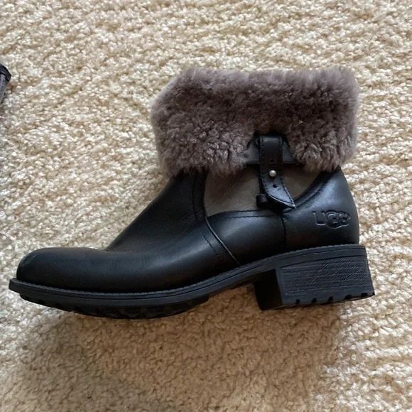 ♥️Ugg gray and black suede and shearling Sz 7 boots. Can be worn up or down - Picture 4 of 9